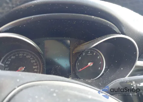 2016 Mercedes-Benz C 300 z USA, uszkodzony, nr VIN 55SWF4JB8GU149315